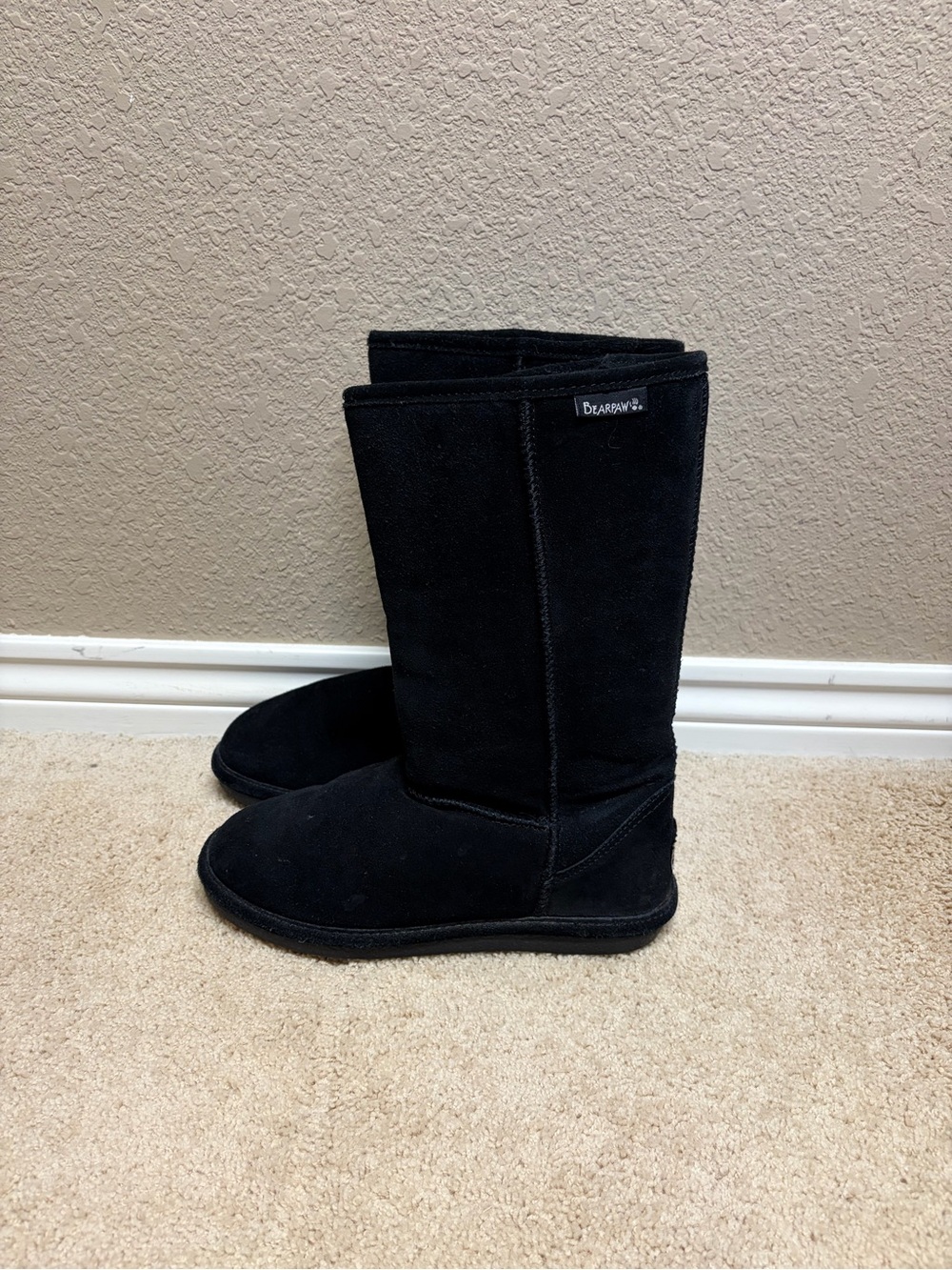 Women’s Size 8W Black Bear Paw Uggs Boots